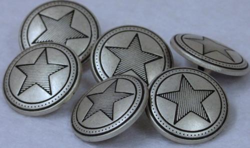 Metallinen kantanappi tähtikuoviolla, halkaisija 18mm, väri nikkeli/musta