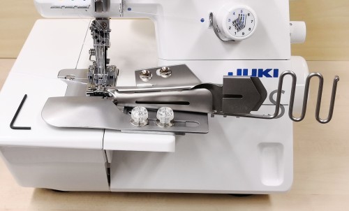 Kantinkääntäjä Bernina ja Juki peitetikkikoneille