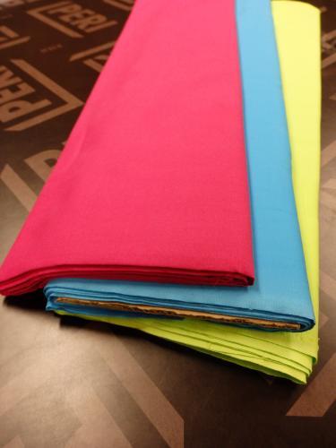 Puuvillakangas leveys 145-150cm taittopakka noin 5 metriä